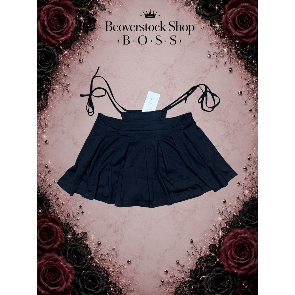 New NWT Fashion Wildcat Black Pleated Suspender Skort – Size Medium